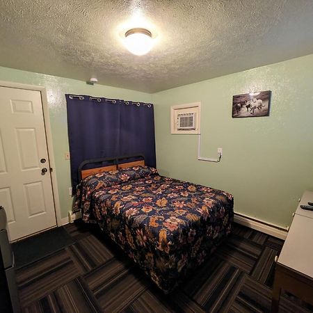 Tour Inn Motel Howard City Екстер'єр фото