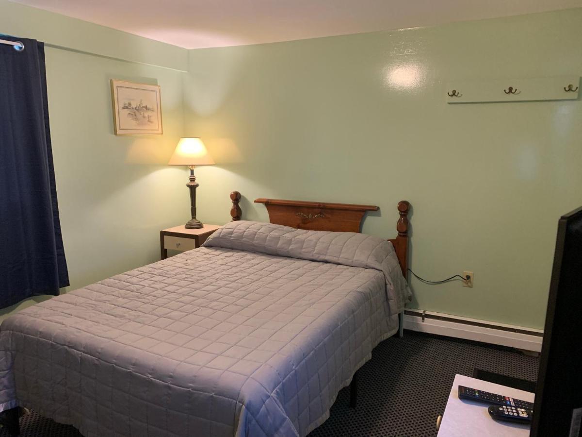 Tour Inn Motel Howard City Екстер'єр фото