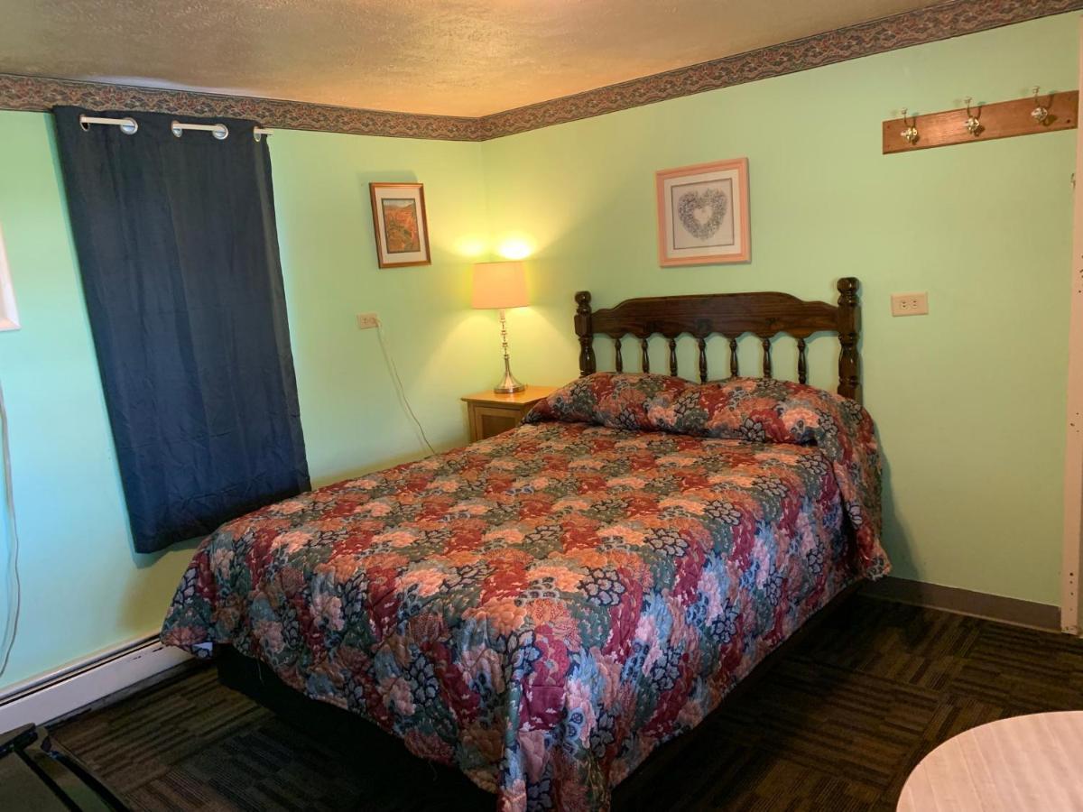 Tour Inn Motel Howard City Екстер'єр фото