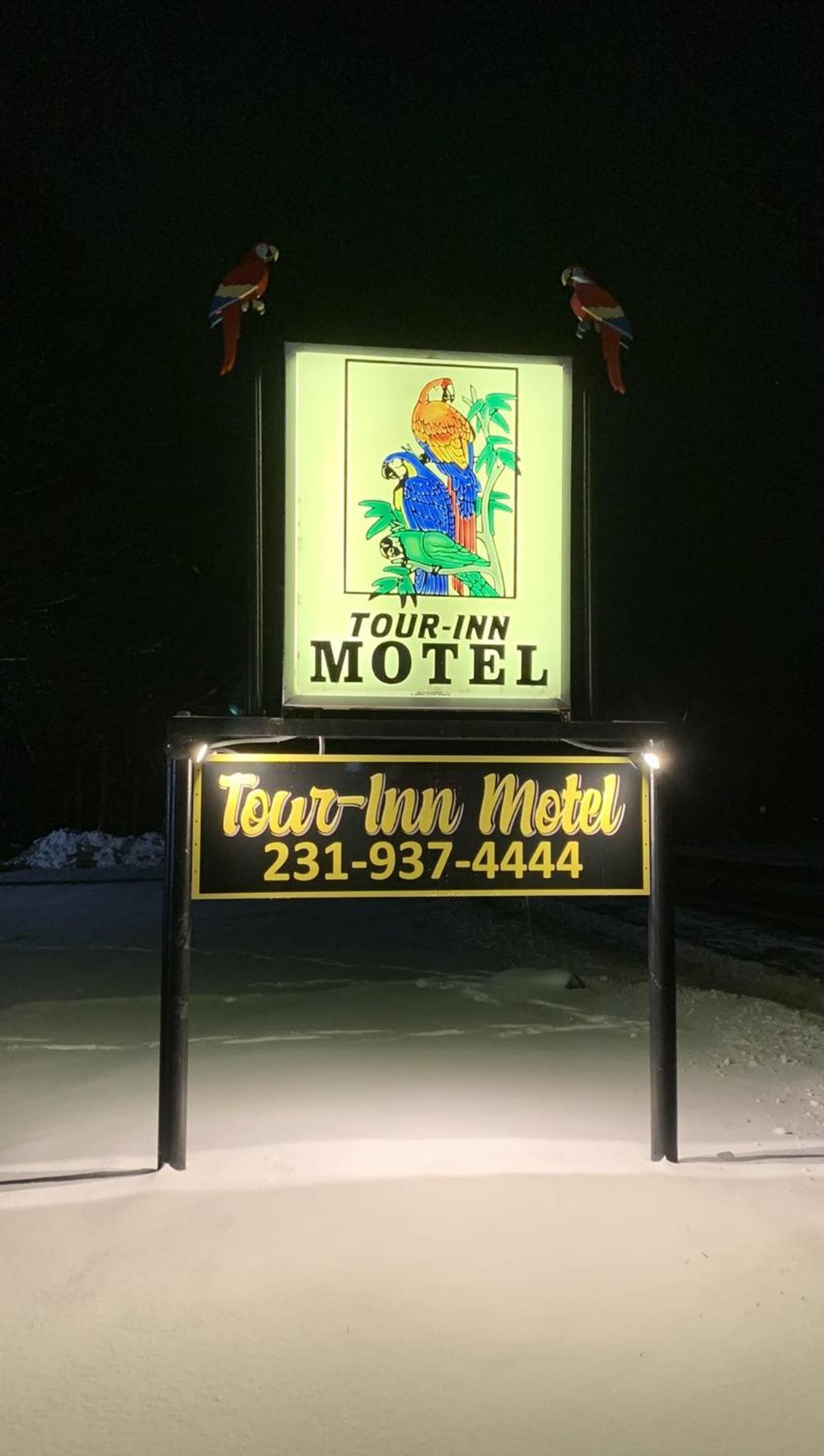 Tour Inn Motel Howard City Екстер'єр фото