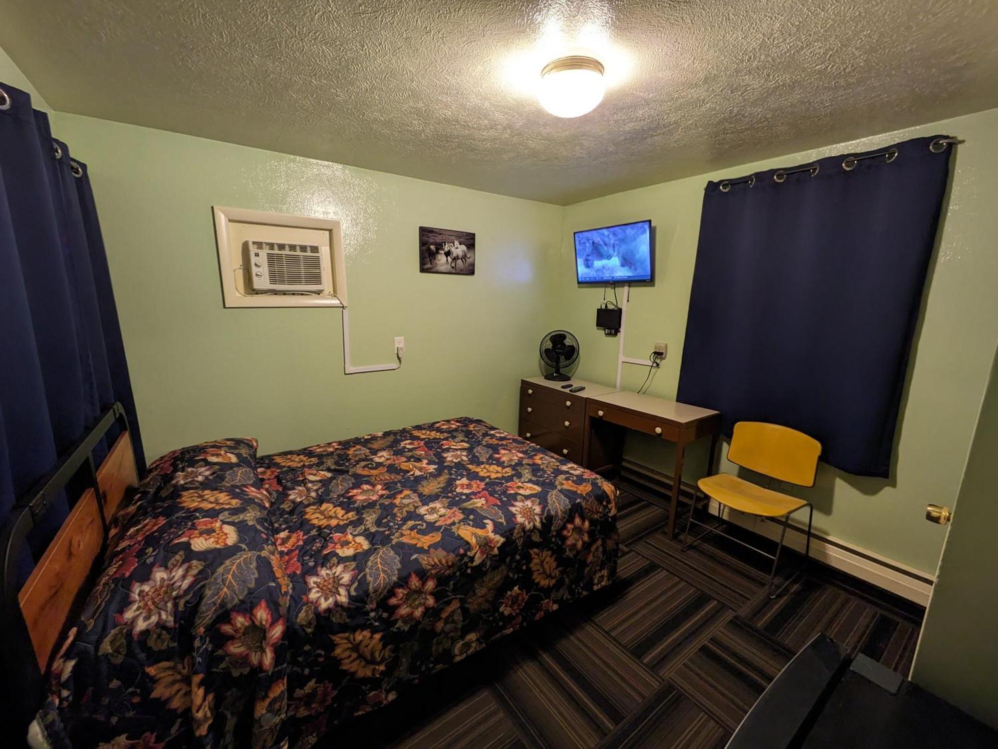 Tour Inn Motel Howard City Екстер'єр фото